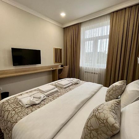 Bristol Hotel Tashkent Esterno foto