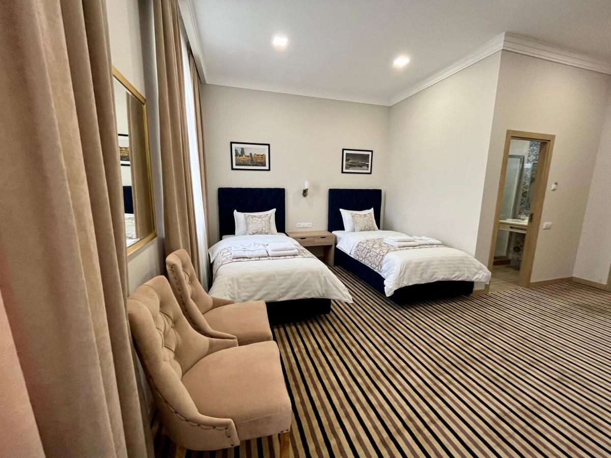 Bristol Hotel Tashkent Esterno foto